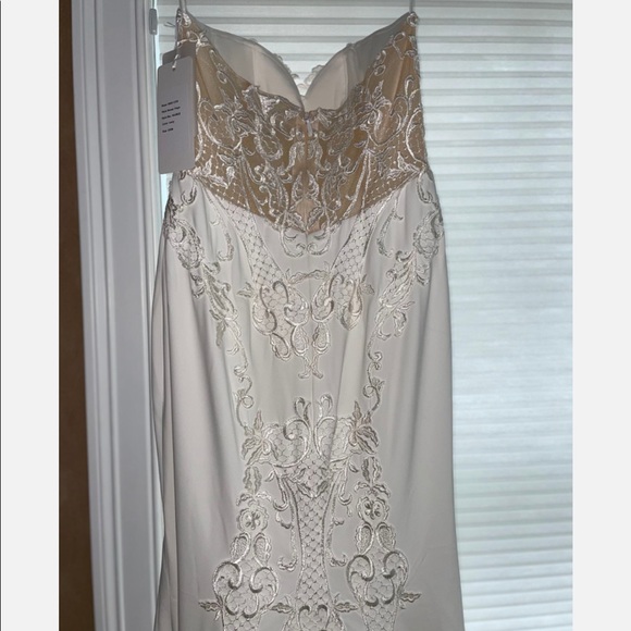 MUST GO! Open to offers - Madi Lane Freya Gown - Picture 7 of 11
